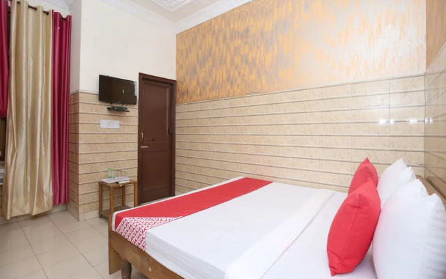 OYO 12967 Hotel Simran