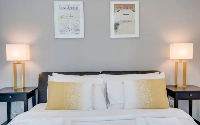 Airy Apartment With the Best View of Marina!