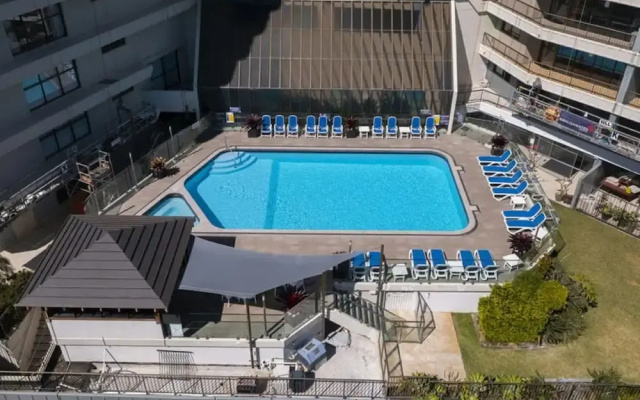 Burleigh Headland 2 Bedroom Stay, just a stones throw from the beach!