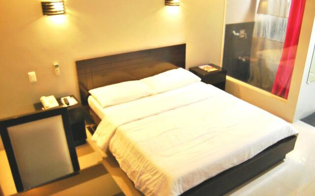 Отель Rumi Apartelle Hotel Филиппины, Пампанга - 1 отзыв об отеле, цены и фото номеров - забронировать отель Rumi Apartelle Hotel онлайн вид на фасад