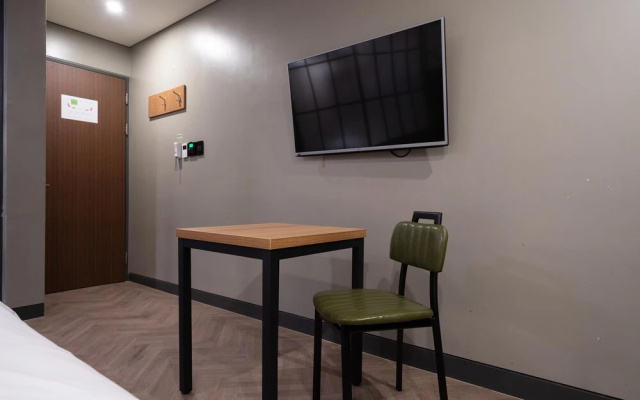 Guri Elin Hotel