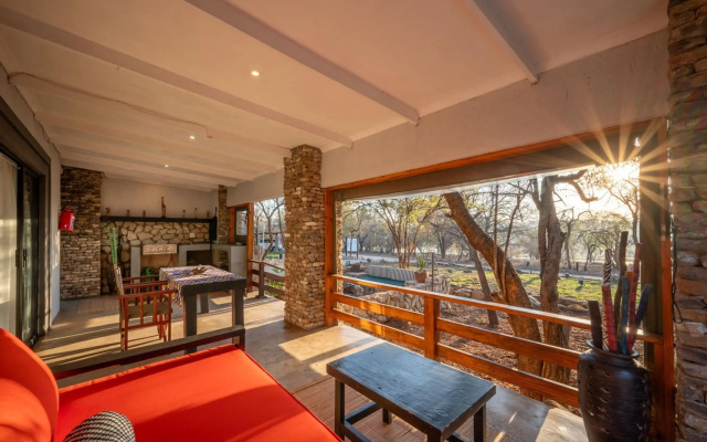 Foxy Crocodile Bush Lodge & Kruger Safaris