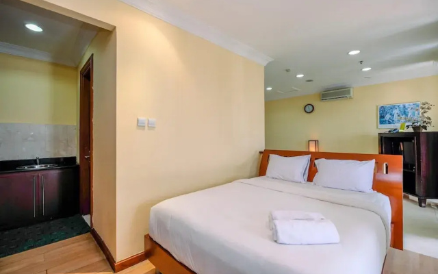 Simply And Comfort Living Studio At Roosseno Plaza Apartment