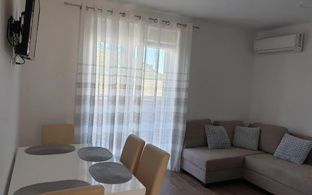 Apartment Pocrnja in Rogoznica