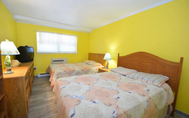 Oceanwalk East 411 1 Br condo by RedAwning