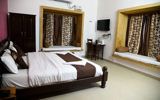 Hotel Marina Mahal