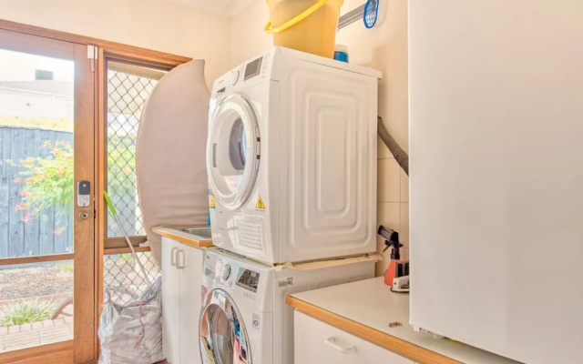 Spacious family home St Kilda