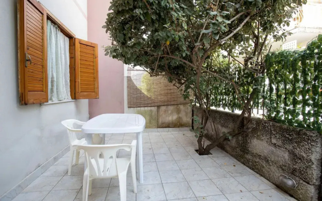 Furnished Open-space Apartment Near the sea and Commercial Points
