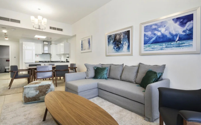 Bespoke Residence - Royal Bay Residence