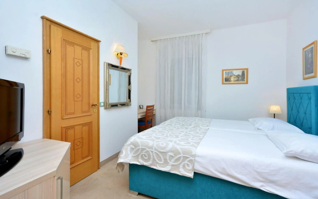 Hotel Adriana