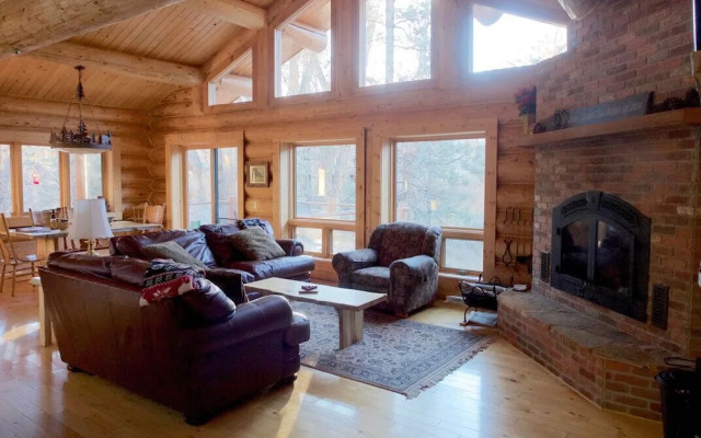Cliffs & Stream Log - 3 Br Cabin
