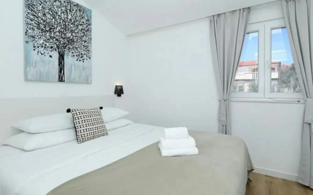 Apartment in Ugljan With Beach and Pool