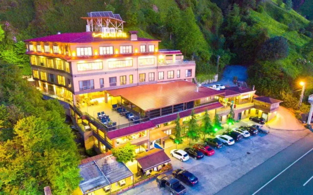 Şelale Otel