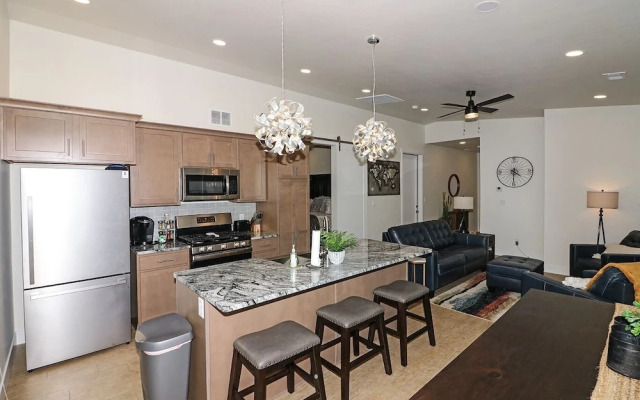 Tranquil Modern Haven 2 Bedroom Home