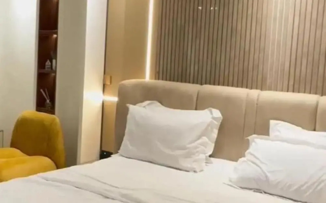 Sleeps 4 With Pool Access