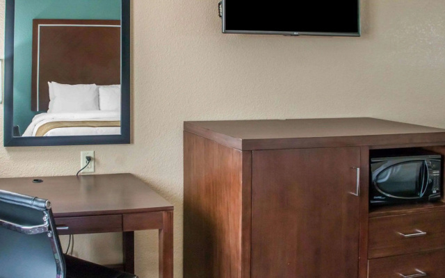Comfort Inn & Suites San Marcos near Outlet Mall