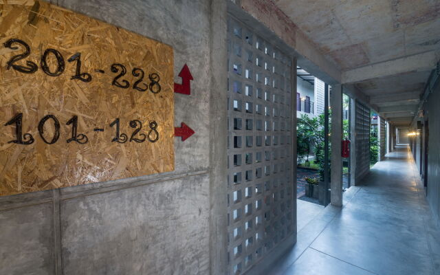 The Rubber Hotel вид на фасад