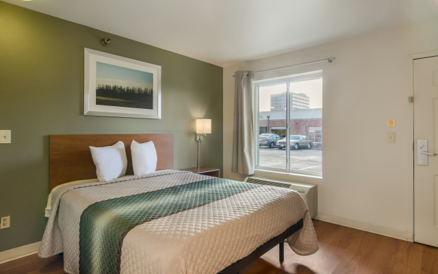 HomeTowne Studios By Red Roof Denver - Glendale/ Cherry Creek