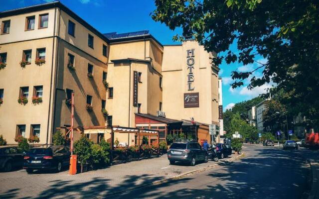 Hotel Batory Annex Краков вид на фасад