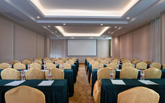 Vienna Hotel (Huizhou High-speed ​​Railway North Station Xiaojinkou)