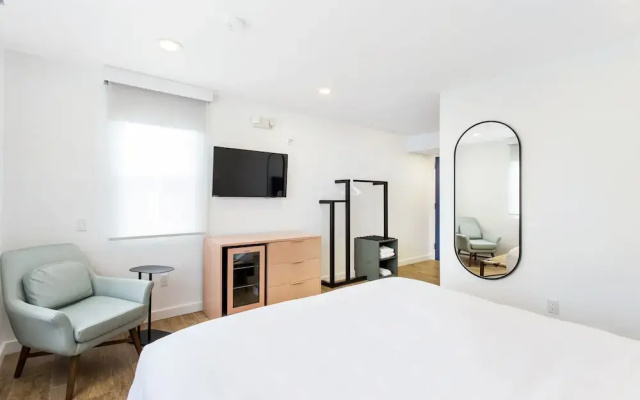 Grove Hotel