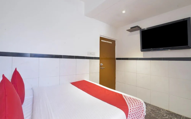 OYO 24337 Akshaya Lodging
