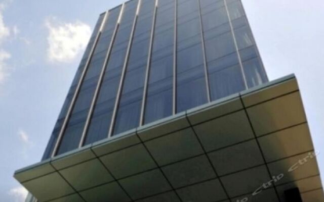 Апартаменты DB Court Serviced Apartment - Managed by Dragon Fly Ho Chi Minh Хошимин вид на фасад