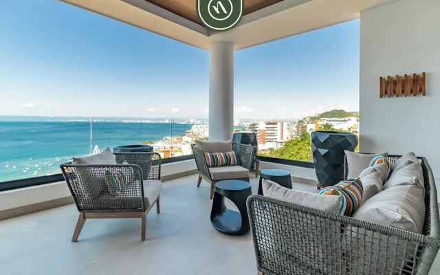 Luxury 2 BR Condo With Beachview - Rooftop Pool