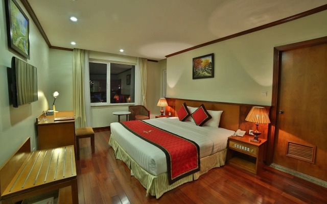Sunny Hotel 1