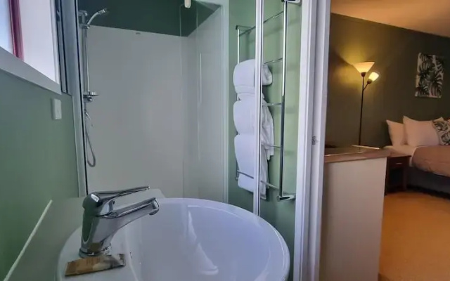 Canoe Safaris Lodge