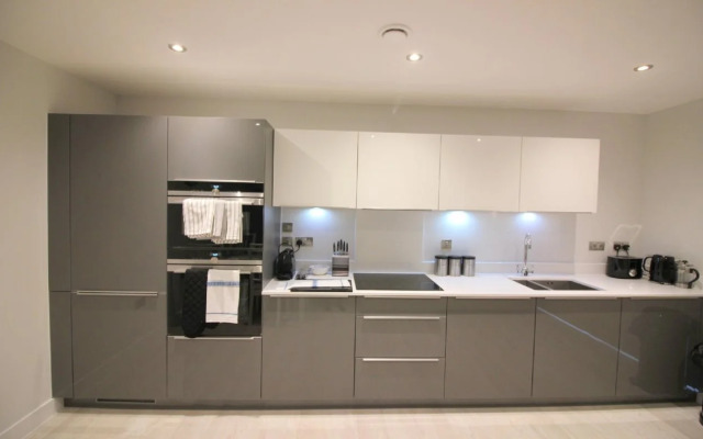 The Station Suite (Peymans)