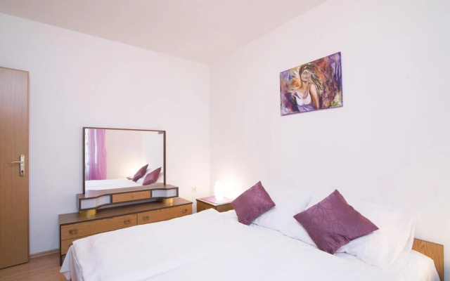 Nice Home in Nedescina With Wifi and 5 Bedrooms
