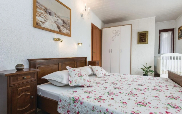 Amazing Home in Kozino With Wifi and 5 Bedrooms