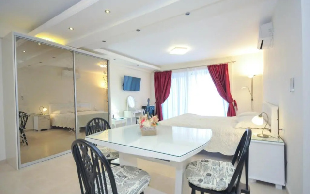 St George Apartments And Villa With Pool
