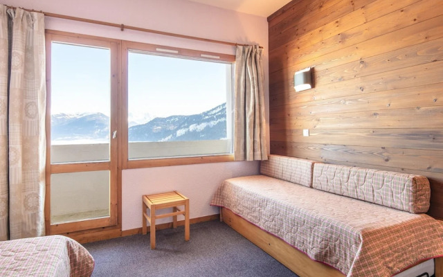 Compact Alpine Stay for 3 in Doucy