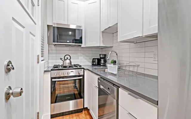 Stylish Studio - Barry S1