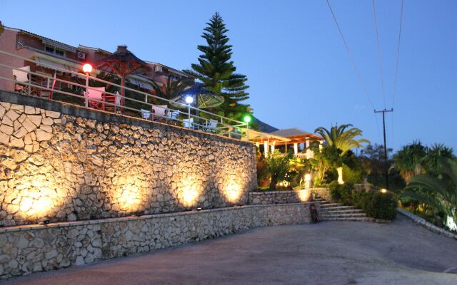 Отель Stefanos Place Греция, Корфу - отзывы, цены и фото номеров - забронировать отель Stefanos Place онлайн вид на фасад