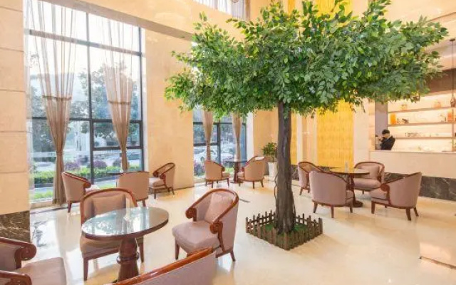 Earth Sunshine Hotel