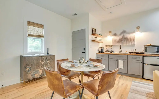 Couples Getaway Near Dtwn ATL & Mercedes-benz!