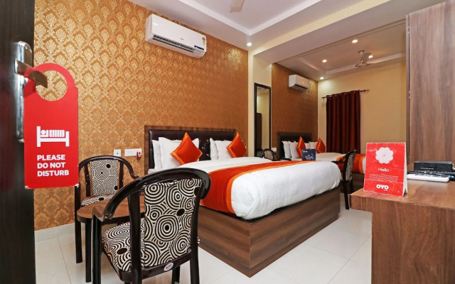 Collection O 13233 Grand Inn