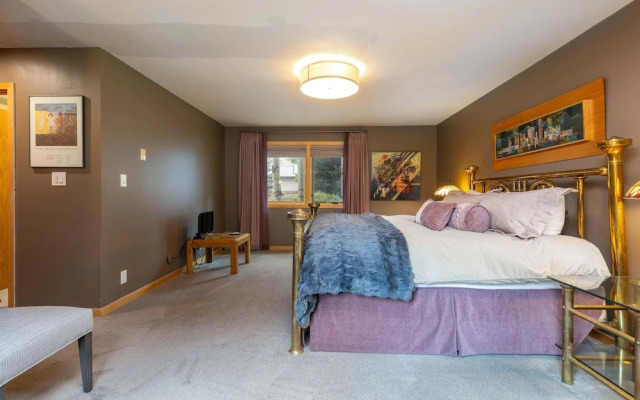 13 Liftside 3 Bedroom Townhouse by RedAwning
