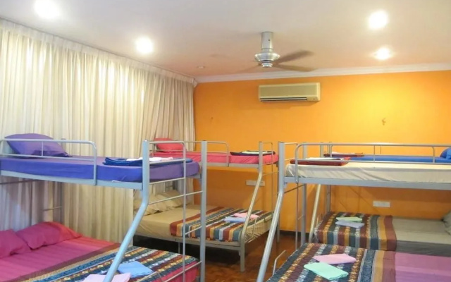 Gurney Budget Inn - Hostel