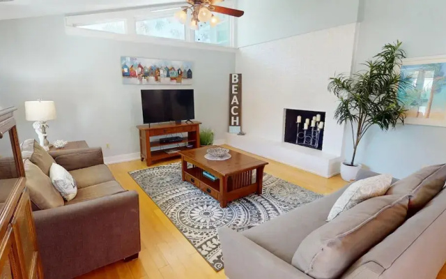 Peach on the Beach by Tybee Vacation Rentals