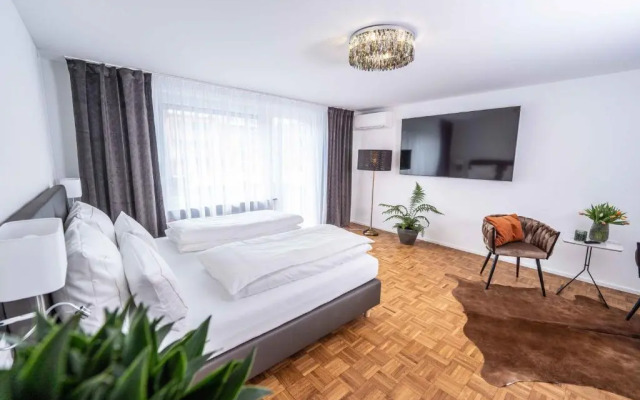 City Wohnung FN L 5 KLIMATISIERT mit Balkon und Küche