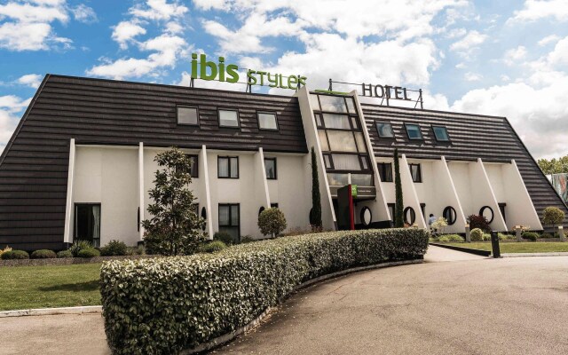 Отель Ibis Styles Toulouse Labège Франция, Лабеж - отзывы, цены и фото номеров - забронировать отель Ibis Styles Toulouse Labège онлайн вид на фасад