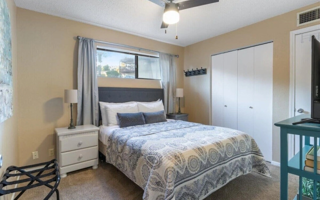 Lakefront Bungalow Near Margaritaville