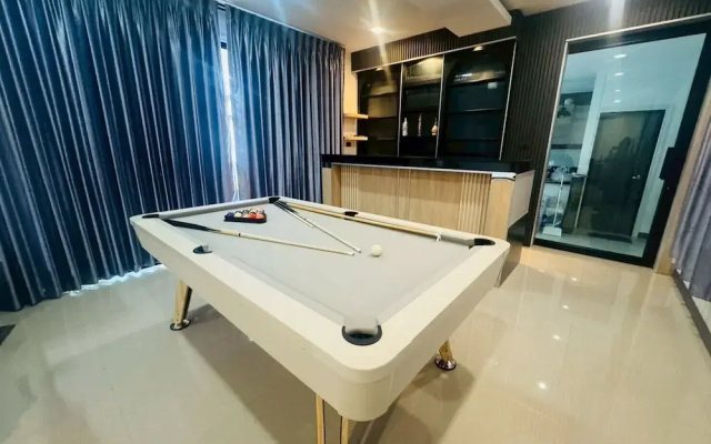 Level FIVE pool villa Pattaya