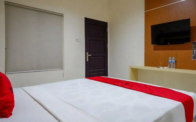 RedDoorz @ Hotel Bumi Palupy