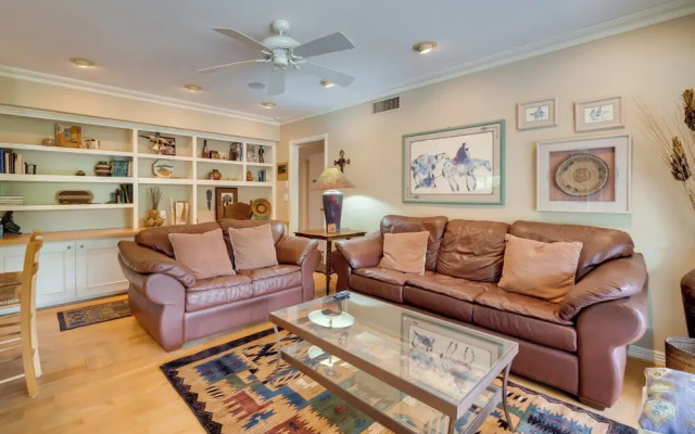 Pool & Outdoor Kitchen: Home 10 Mi to Dtwn Phoenix