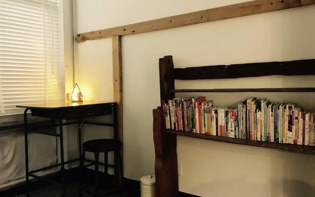 CaoJi Book inn Hostel